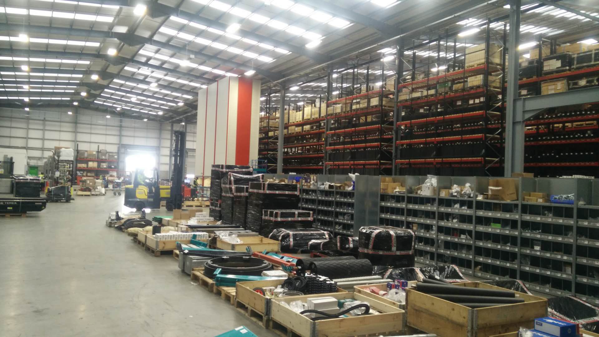 �¼������Ӧ����Ӣ���н���������Դ������