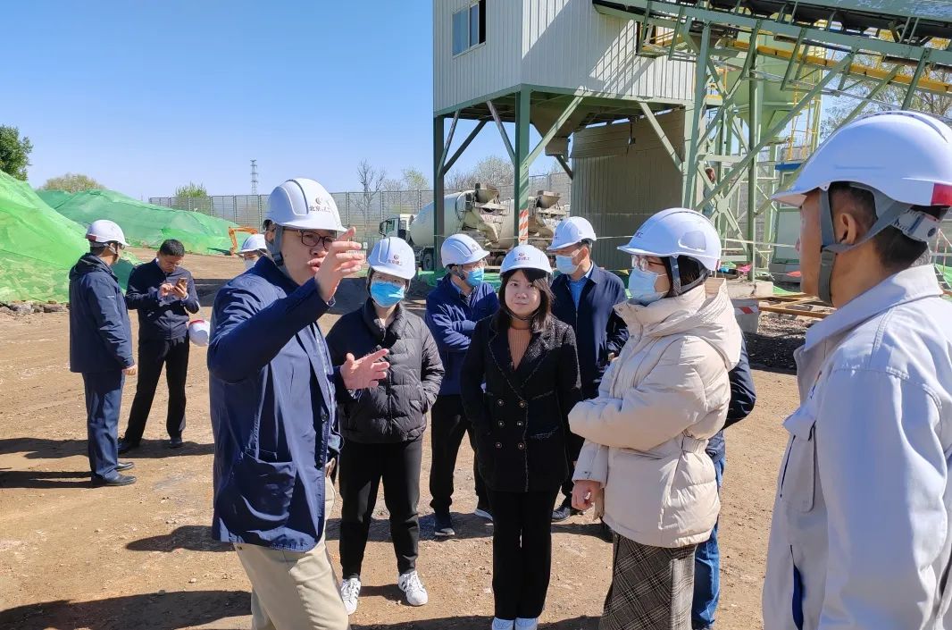 住房和城乡建设部法规司副司长冉洁到北京市海淀区苏家坨建筑垃圾资源化处置中心考察调研