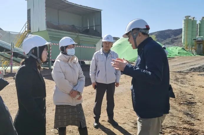 住房和城乡建设部法规司副司长冉洁到北京市海淀区苏家坨建筑垃圾资源化处置中心考察调研