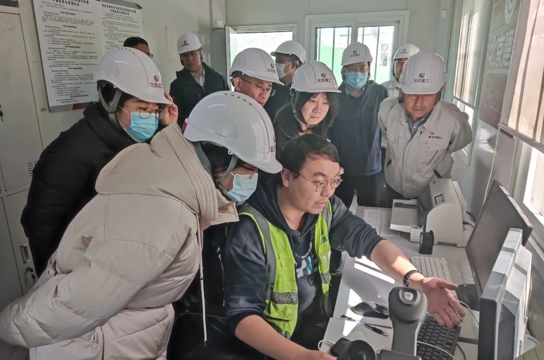 住房和城乡建设部法规司副司长冉洁到北京市海淀区苏家坨建筑垃圾资源化处置中心考察调研